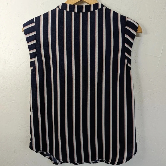 Forever 21 Navy striped sleeveless, v neck blouse, women's size extra small T24 - Picture 4 of 4